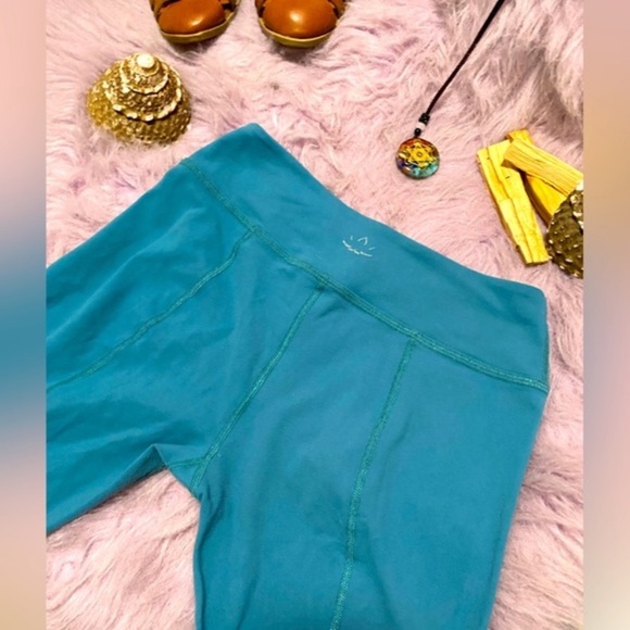 Beyond Yoga Leggings𓃰♫♪ - Picture 13 of 17